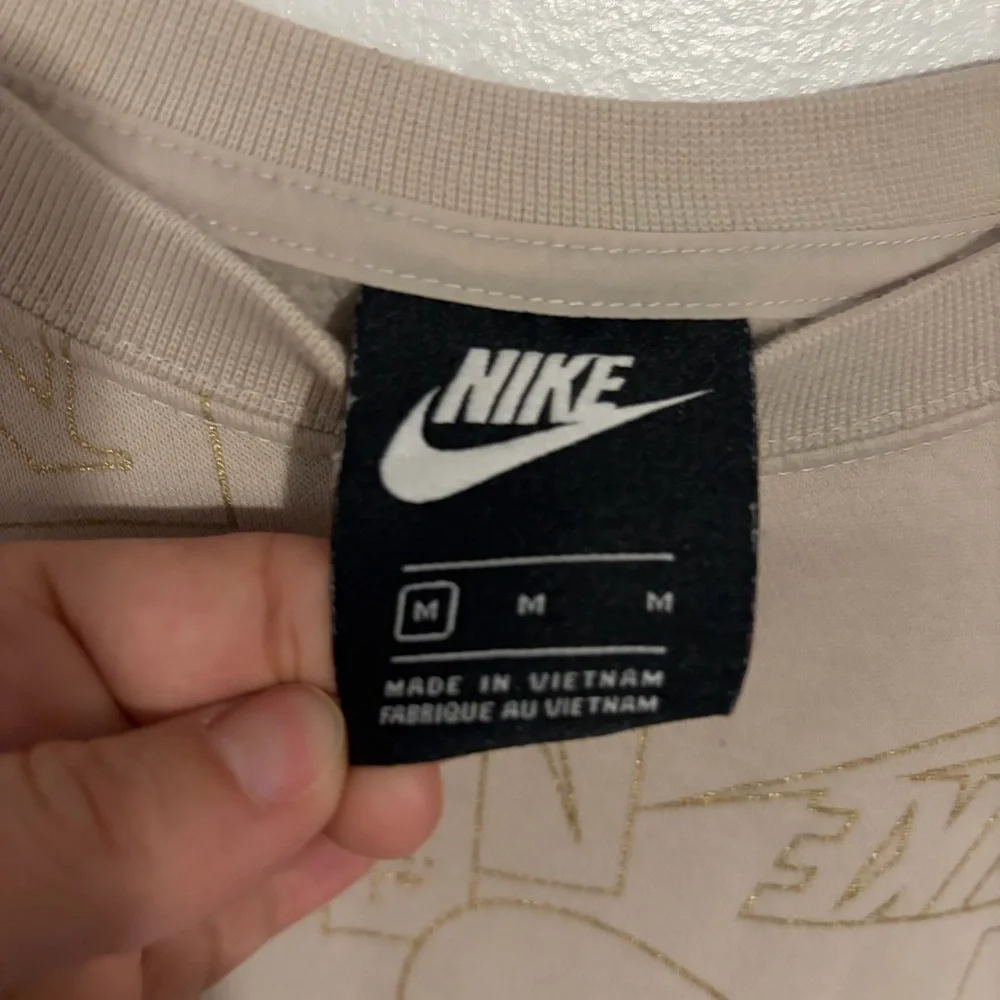 Nike Graphic all over sweatshirt Gold Accents crewneck M‎